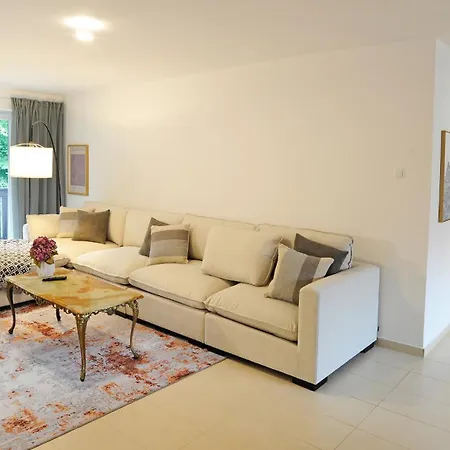 Apartment 160qm Mit Balkon Nahe Salzburg - 2 Schlafzimmer, 2 Baeder