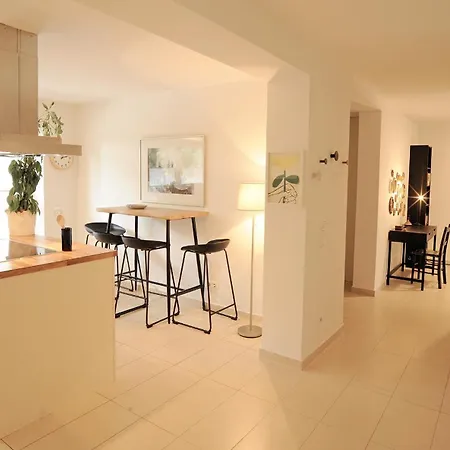 160qm Mit Balkon Nahe Salzburg - 2 Schlafzimmer, 2 Baeder * Freilassing