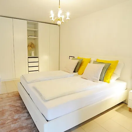 160qm Mit Balkon Nahe Salzburg - 2 Schlafzimmer, 2 Baeder * Freilassing