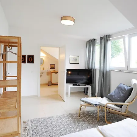 Appartement 160qm Mit Balkon Nahe Salzburg - 2 Schlafzimmer, 2 Baeder
