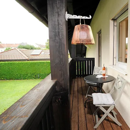 Apartment 160qm Mit Balkon Nahe Salzburg - 2 Schlafzimmer, 2 Baeder Freilassing