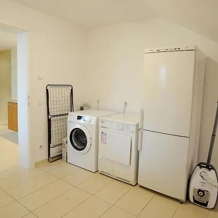 160qm Mit Balkon Nahe Salzburg - 2 Schlafzimmer, 2 Baeder Apartment Freilassing