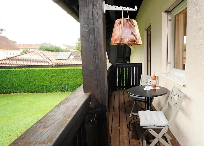 Appartement 160qm Mit Balkon Nahe Salzburg - 2 Schlafzimmer, 2 Baeder Freilassing