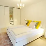 160qm Mit Balkon Nahe Salzburg - 2 Schlafzimmer, 2 Baeder * Freilassing