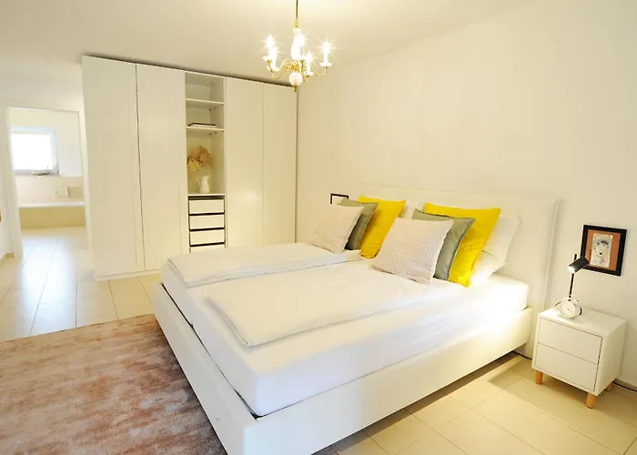 160qm Mit Balkon Nahe Salzburg - 2 Schlafzimmer, 2 Baeder * Freilassing